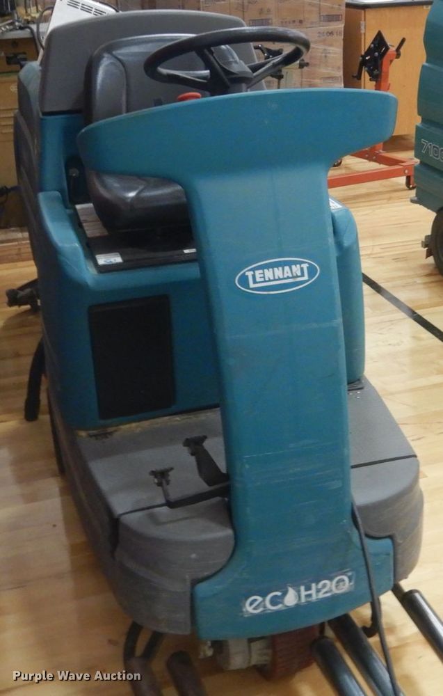image for item KO9631 Tennant T7  floor scrubber