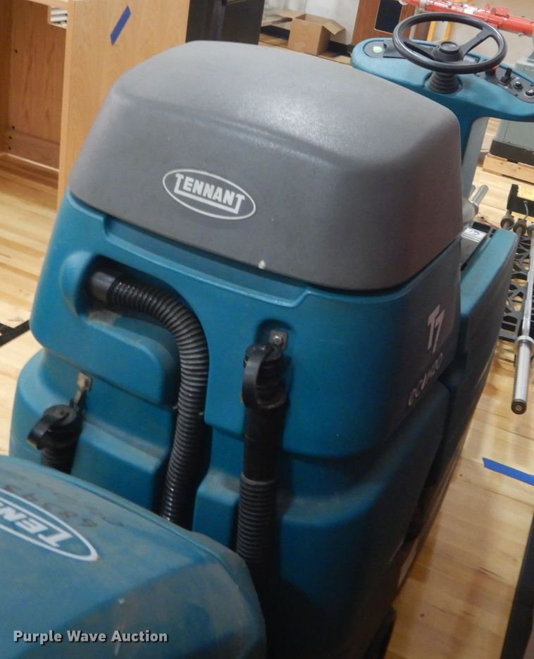 image for item KO9631 Tennant T7  floor scrubber