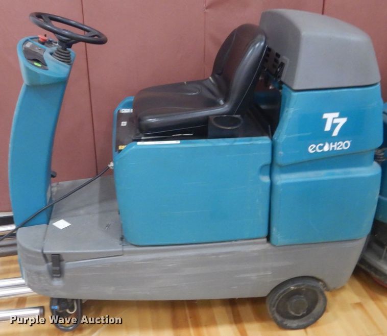 image for item KO9631 Tennant T7  floor scrubber