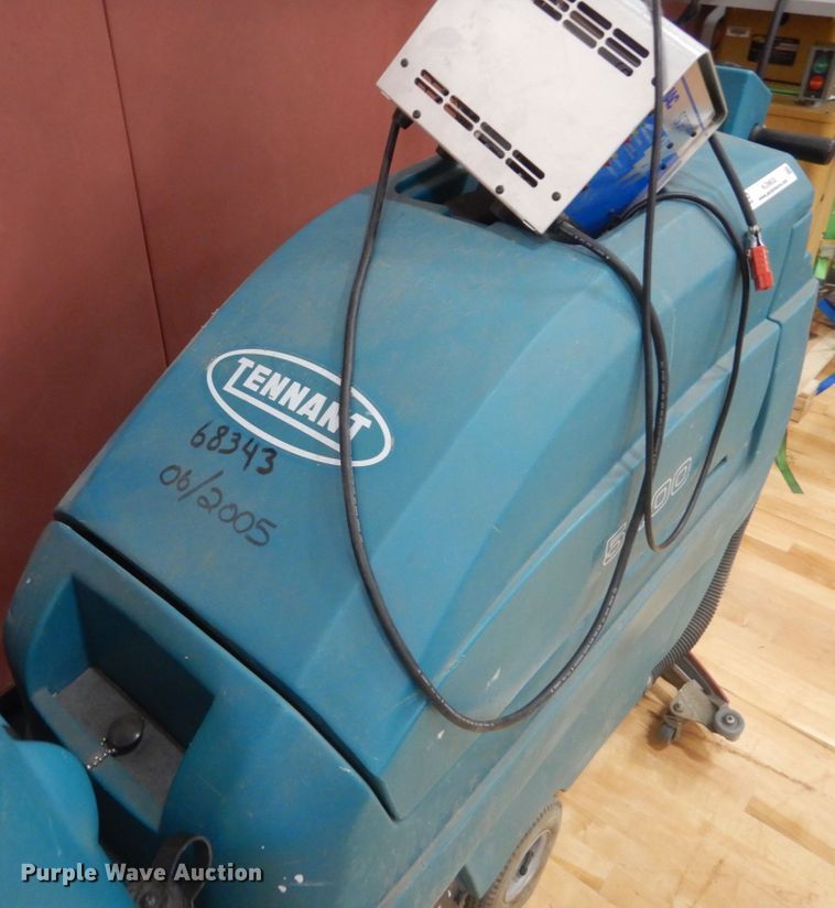 image for item KO9632 Tennant 5400  floor scrubber