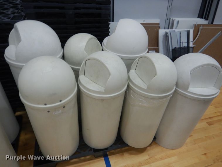 image for item KO9653 (20) trash cans