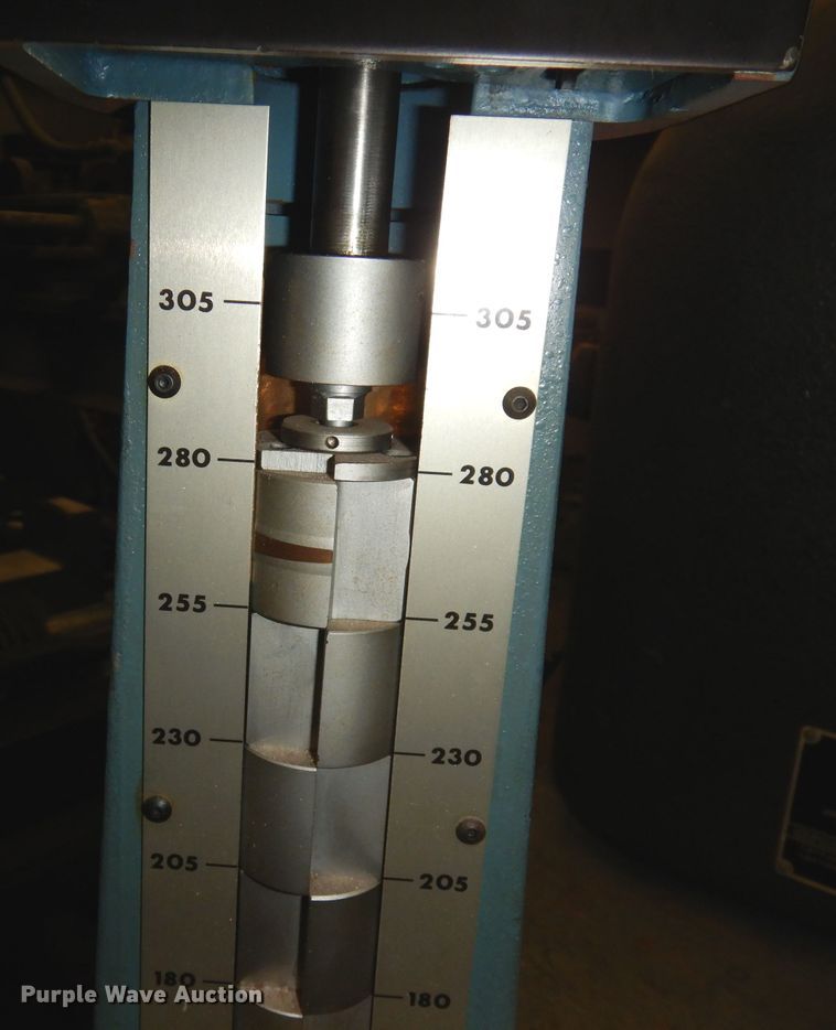 image for item KP9577 Brown and Sharpe 5851  height tester