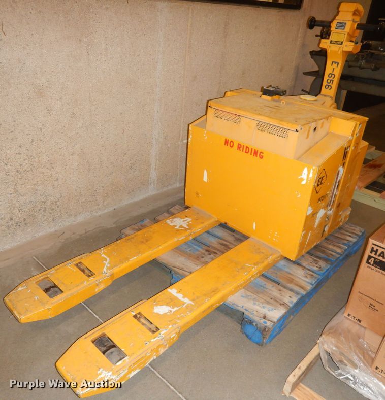 image for item KP9579 Big Joe WPT40  pallet jack