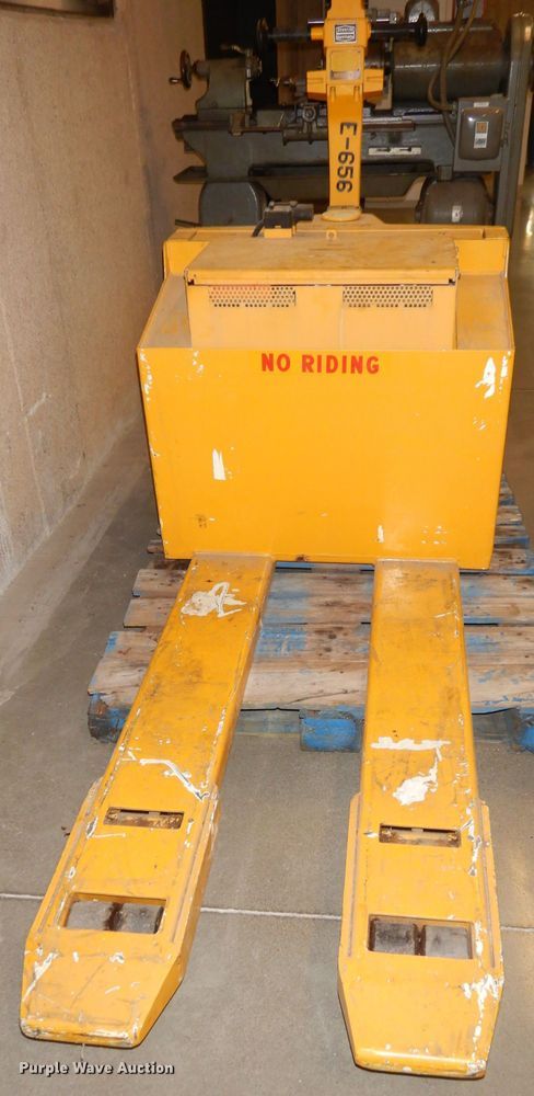 image for item KP9579 Big Joe WPT40  pallet jack