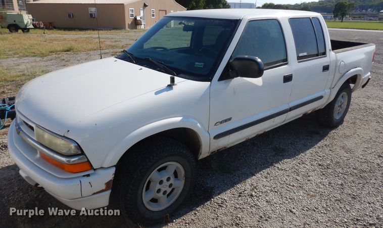 image for item KU9197 2003 Chevrolet S10  Crew Cab pickup truck