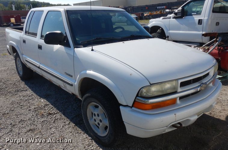 image for item KU9197 2003 Chevrolet S10  Crew Cab pickup truck