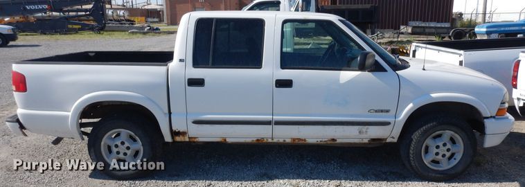 image for item KU9197 2003 Chevrolet S10  Crew Cab pickup truck