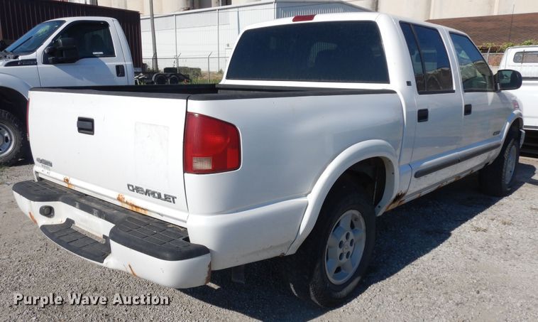 image for item KU9197 2003 Chevrolet S10  Crew Cab pickup truck