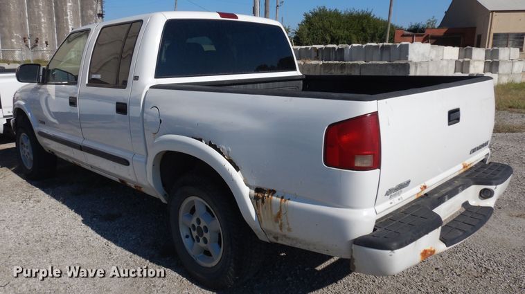 image for item KU9197 2003 Chevrolet S10  Crew Cab pickup truck