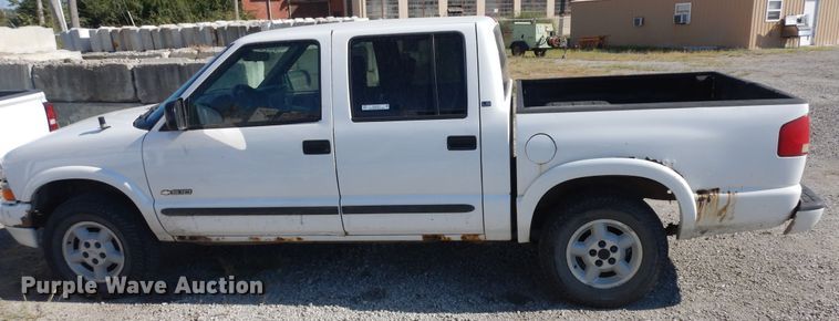 image for item KU9197 2003 Chevrolet S10  Crew Cab pickup truck