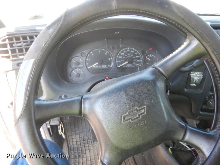 image for item KU9197 2003 Chevrolet S10  Crew Cab pickup truck