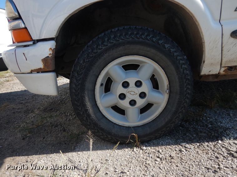 image for item KU9197 2003 Chevrolet S10  Crew Cab pickup truck