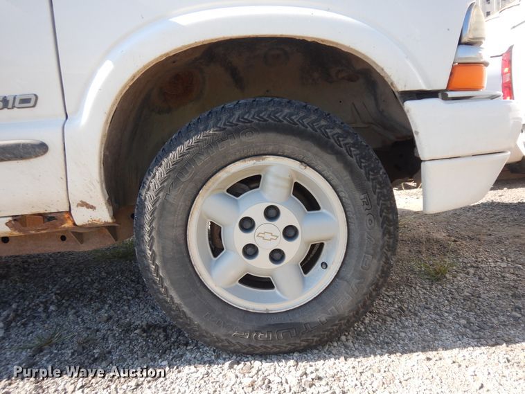 image for item KU9197 2003 Chevrolet S10  Crew Cab pickup truck