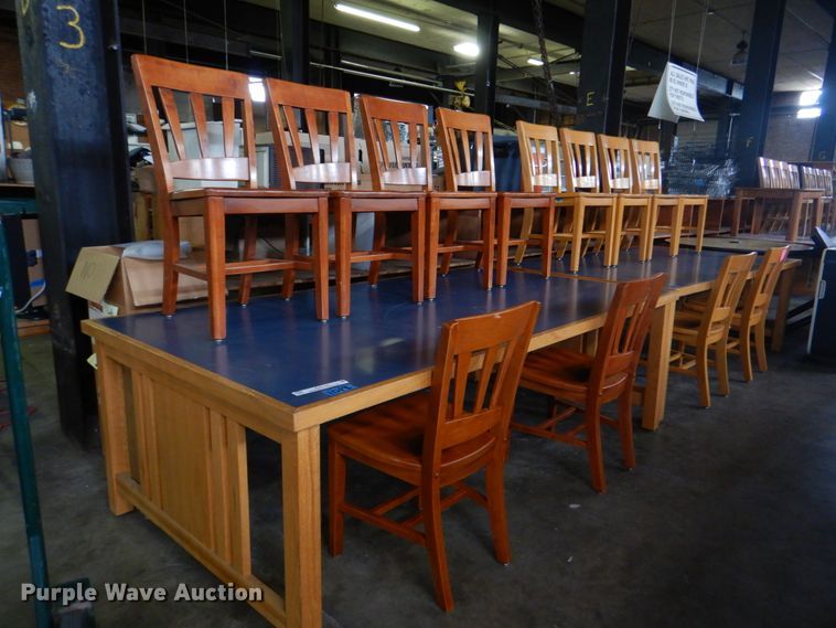 Furniture in Tulsa, OK Item KV9438 sold Purple Wave