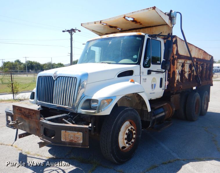 image for item KV9463 2004 International 7400  dump truck