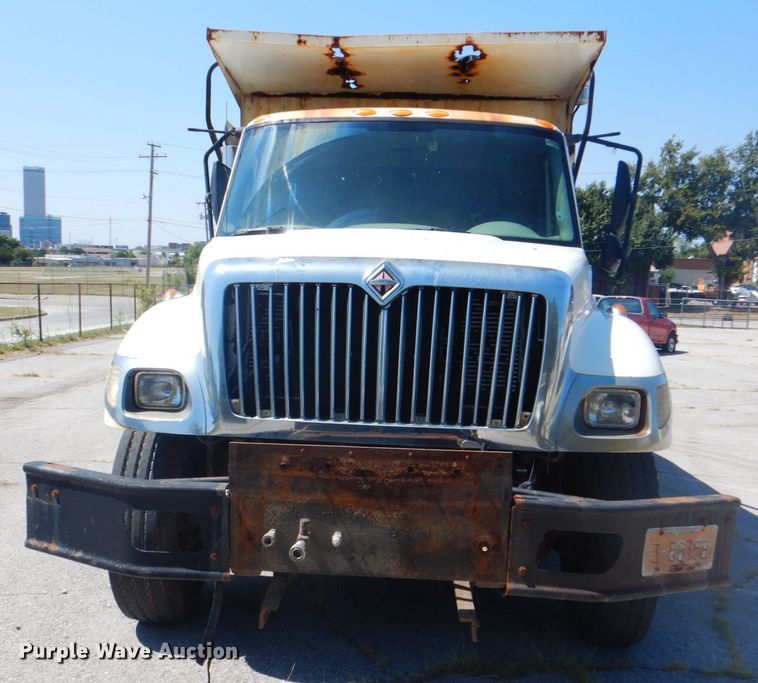 image for item KV9463 2004 International 7400  dump truck