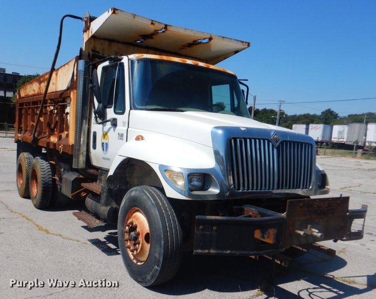 image for item KV9463 2004 International 7400  dump truck