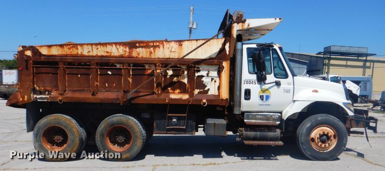 image for item KV9463 2004 International 7400  dump truck