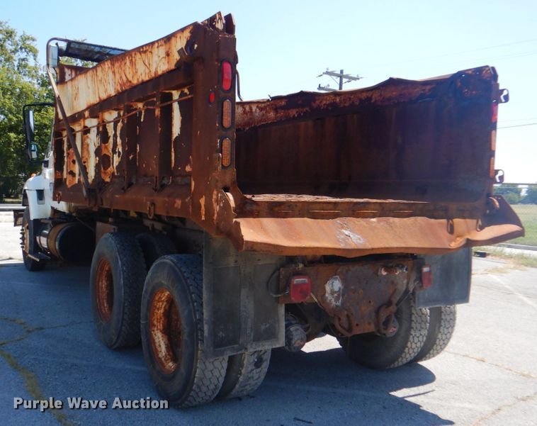 image for item KV9463 2004 International 7400  dump truck