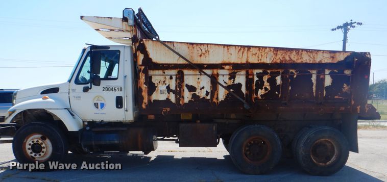 image for item KV9463 2004 International 7400  dump truck