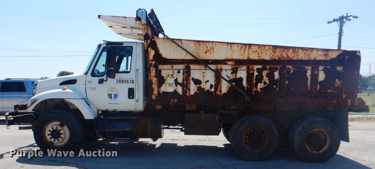 image for item KV9463 2004 International 7400  dump truck