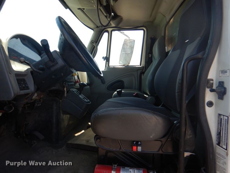 image for item KV9463 2004 International 7400  dump truck