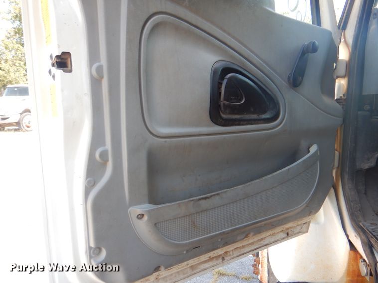 image for item KV9463 2004 International 7400  dump truck