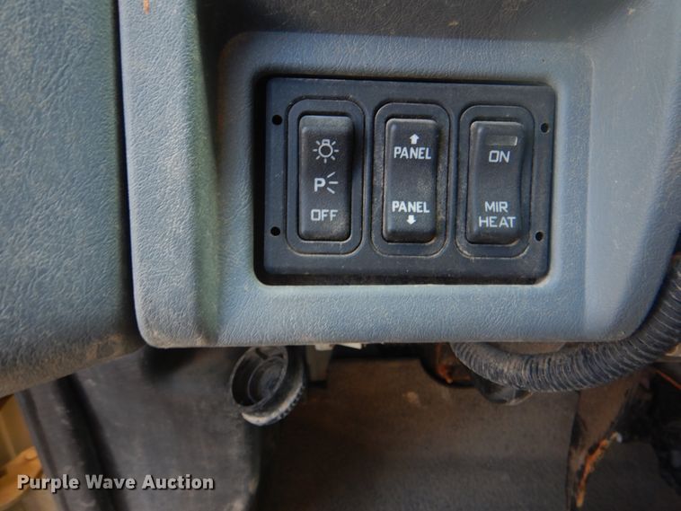 image for item KV9463 2004 International 7400  dump truck