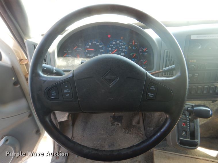 image for item KV9463 2004 International 7400  dump truck