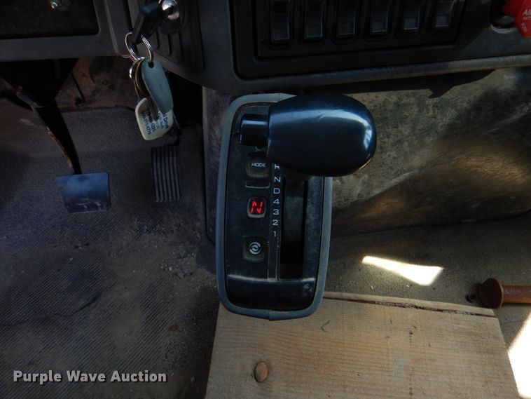 image for item KV9463 2004 International 7400  dump truck