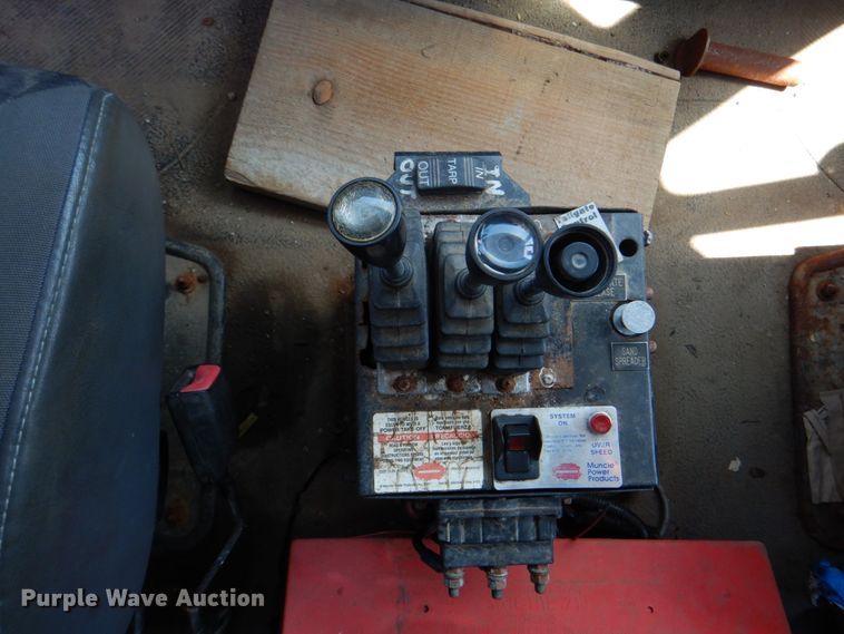 image for item KV9463 2004 International 7400  dump truck