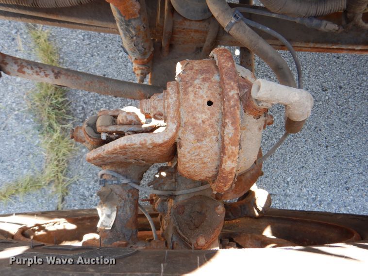 image for item KV9463 2004 International 7400  dump truck