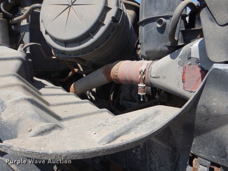 image for item KV9463 2004 International 7400  dump truck