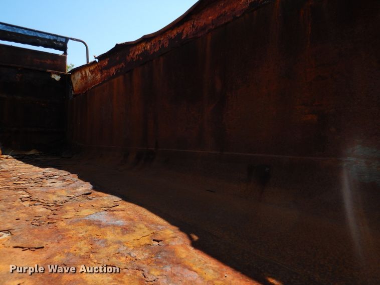 image for item KV9463 2004 International 7400  dump truck