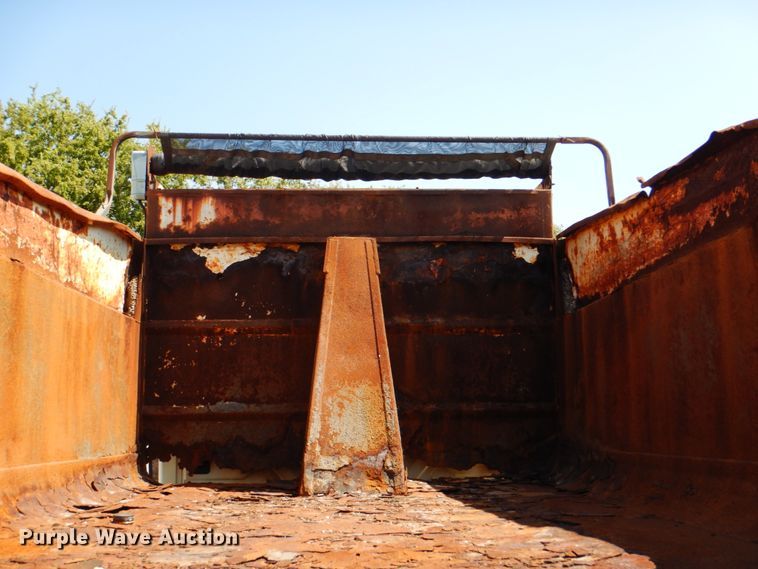 image for item KV9463 2004 International 7400  dump truck