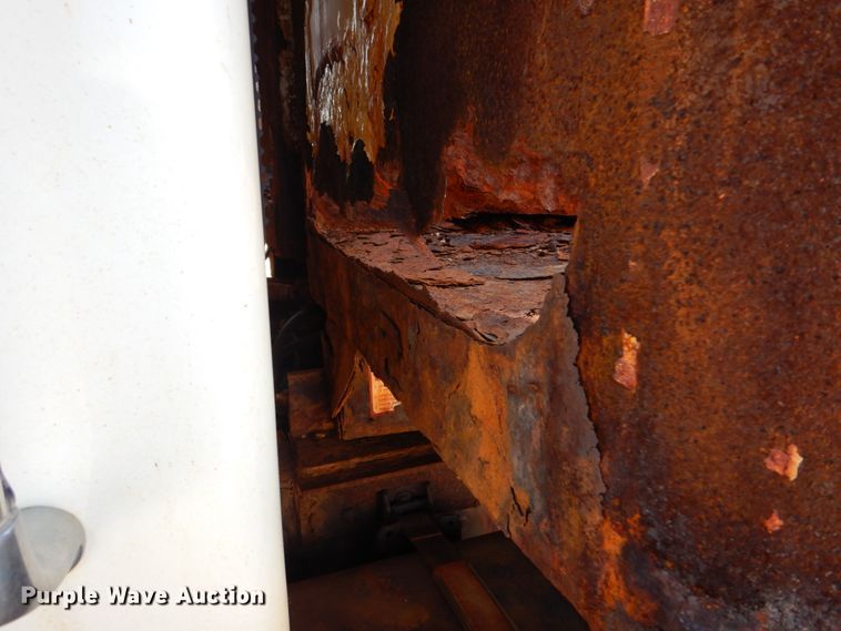 image for item KV9463 2004 International 7400  dump truck