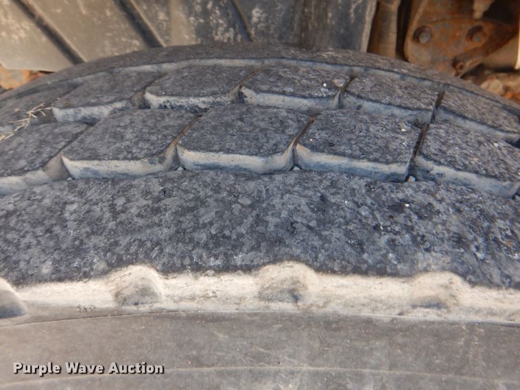 image for item KV9463 2004 International 7400  dump truck