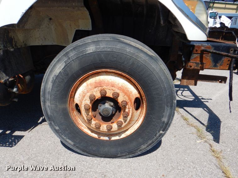 image for item KV9463 2004 International 7400  dump truck