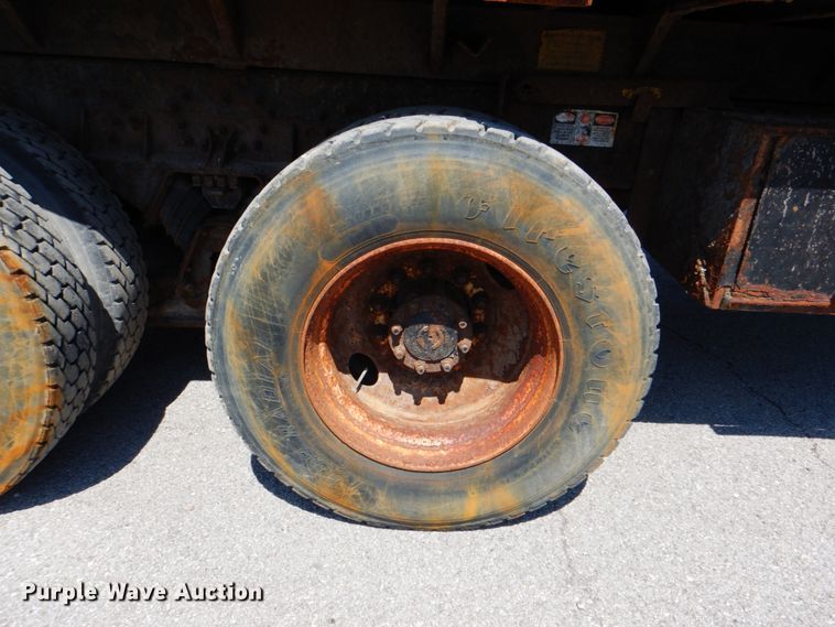 image for item KV9463 2004 International 7400  dump truck