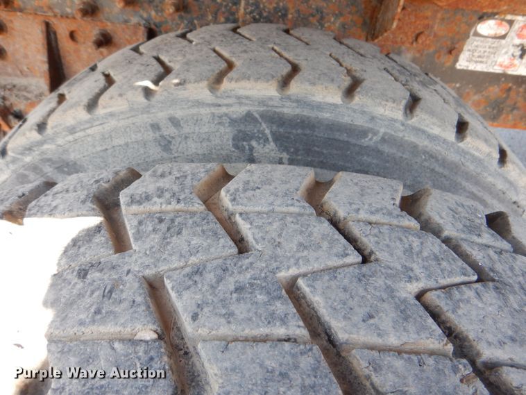 image for item KV9463 2004 International 7400  dump truck