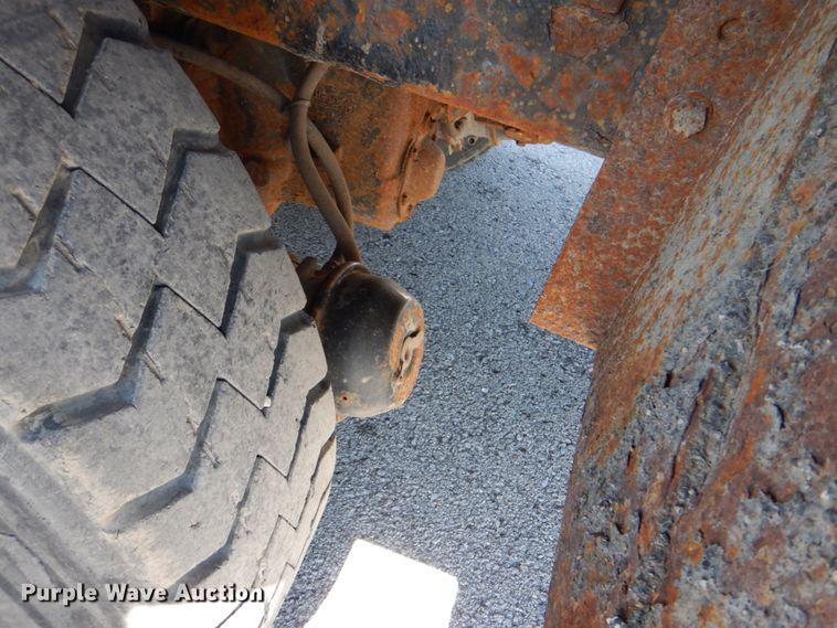 image for item KV9463 2004 International 7400  dump truck