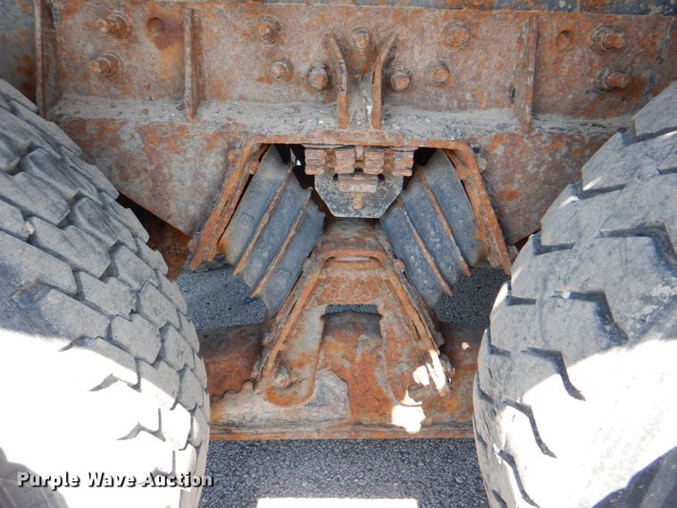 image for item KV9463 2004 International 7400  dump truck