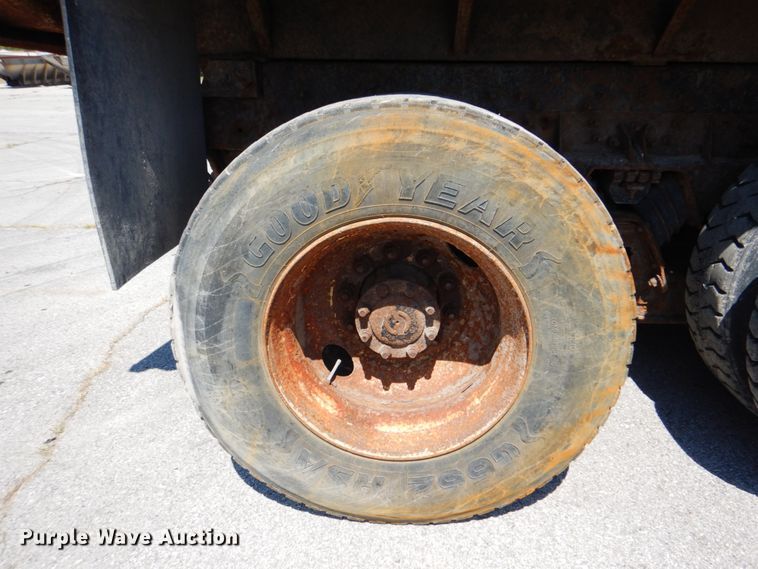 image for item KV9463 2004 International 7400  dump truck