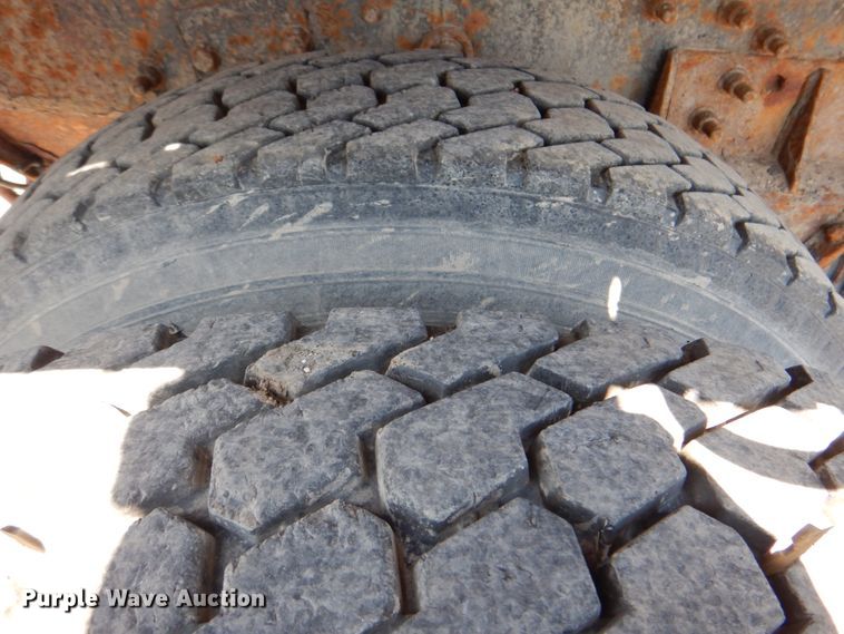 image for item KV9463 2004 International 7400  dump truck