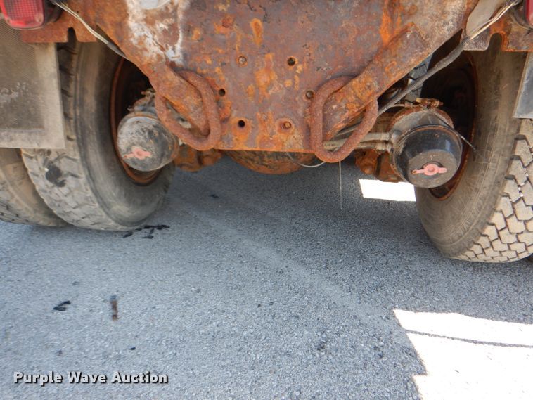 image for item KV9463 2004 International 7400  dump truck