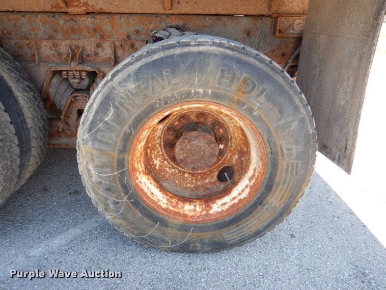 image for item KV9463 2004 International 7400  dump truck