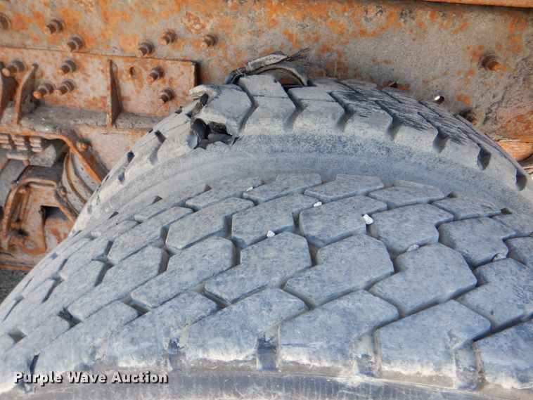 image for item KV9463 2004 International 7400  dump truck