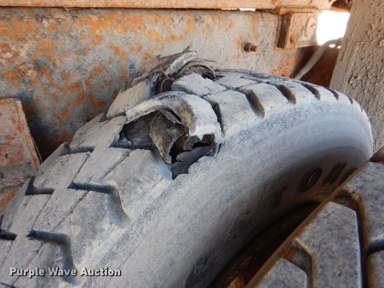 image for item KV9463 2004 International 7400  dump truck