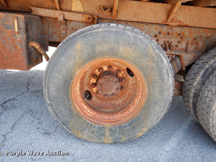 image for item KV9463 2004 International 7400  dump truck