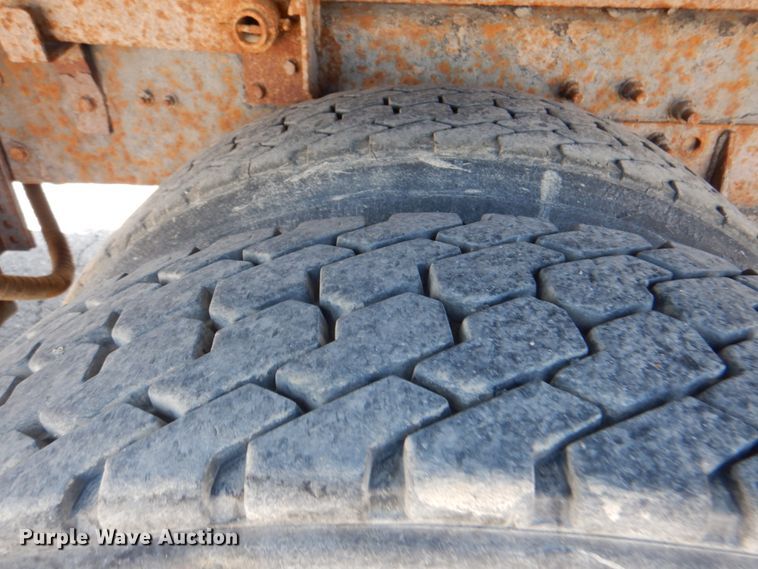 image for item KV9463 2004 International 7400  dump truck